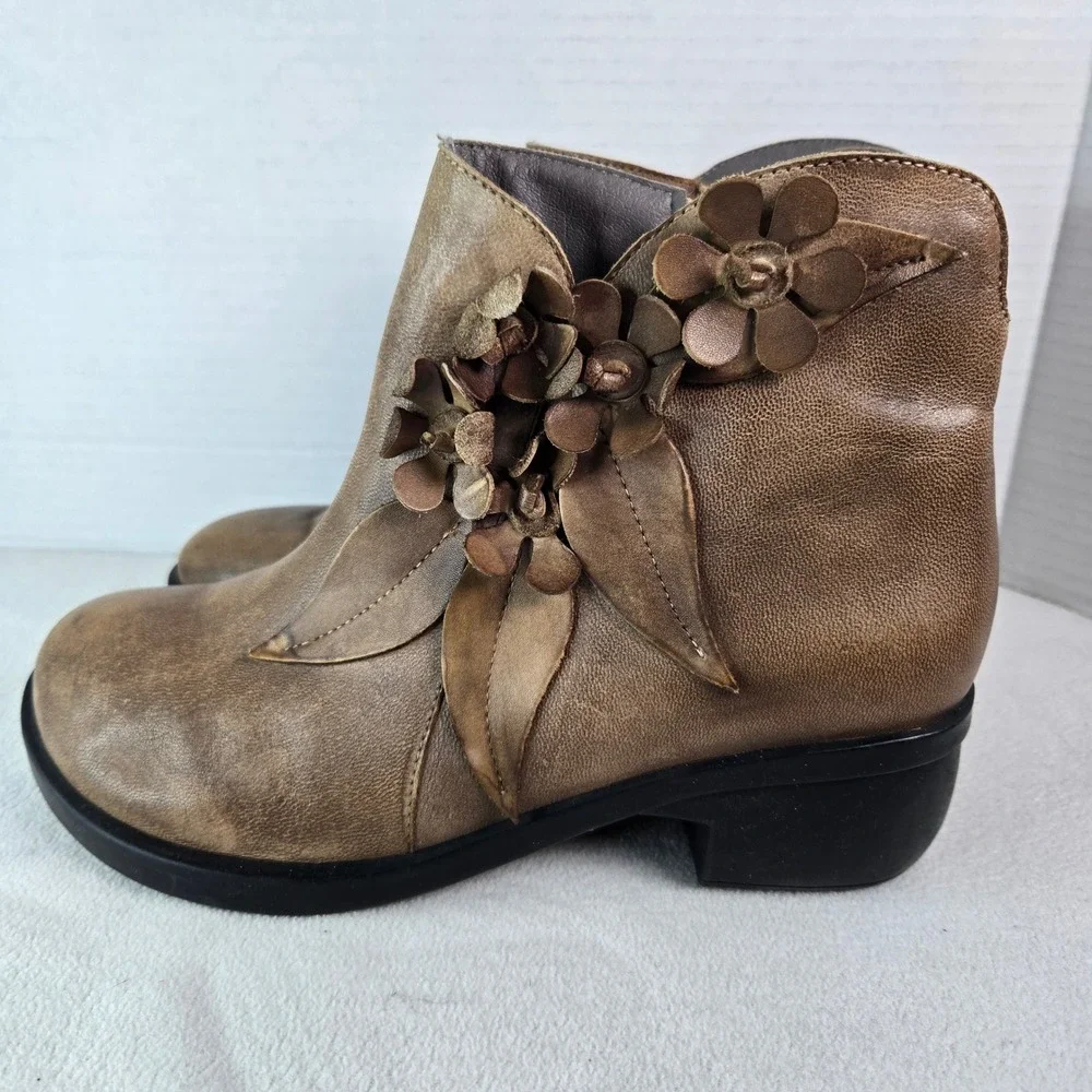 Socofy tan handmade soft leather floral ankle boots Booties. Size 37 (US 7)‎
